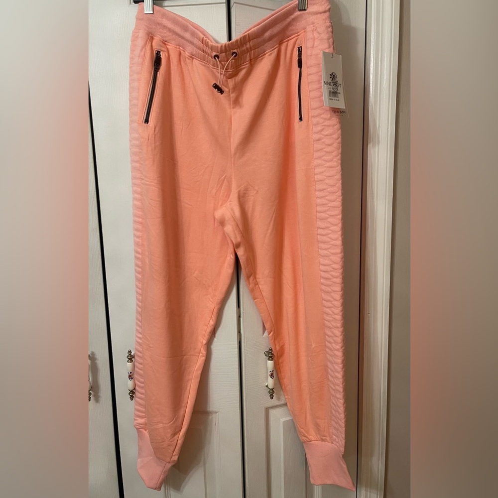 NWT Nine West active jogger pants in a peachy color size XL